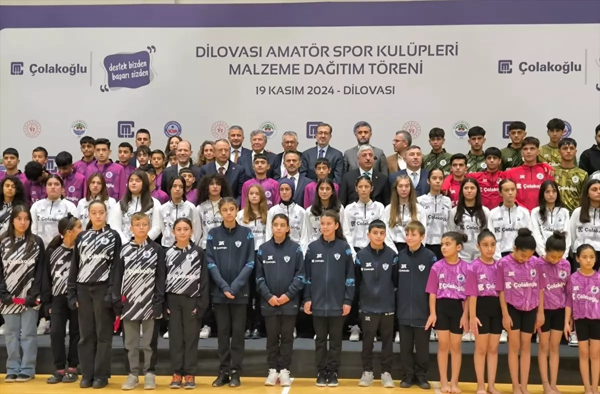 Dilovası’nda 450 Sporcuya Malzeme Dağıtımı