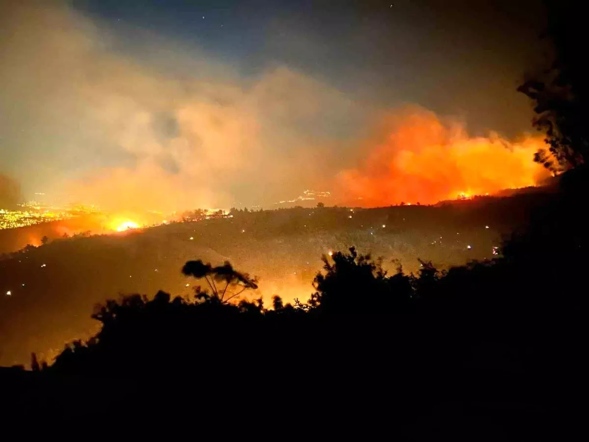 Hatay’da Orman Yangını 8 Saat Sonra da Sürüyor