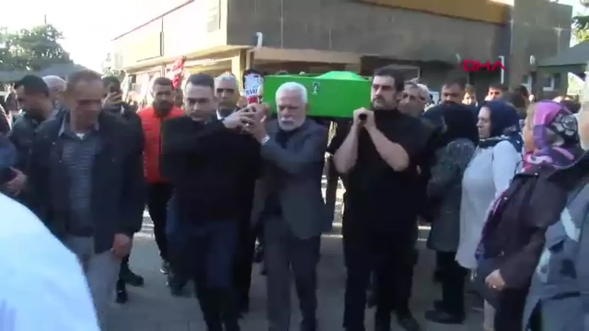 Şarkıcı Bayhan’ın Babası Trafik Kazasında Hayatını Kaybetti