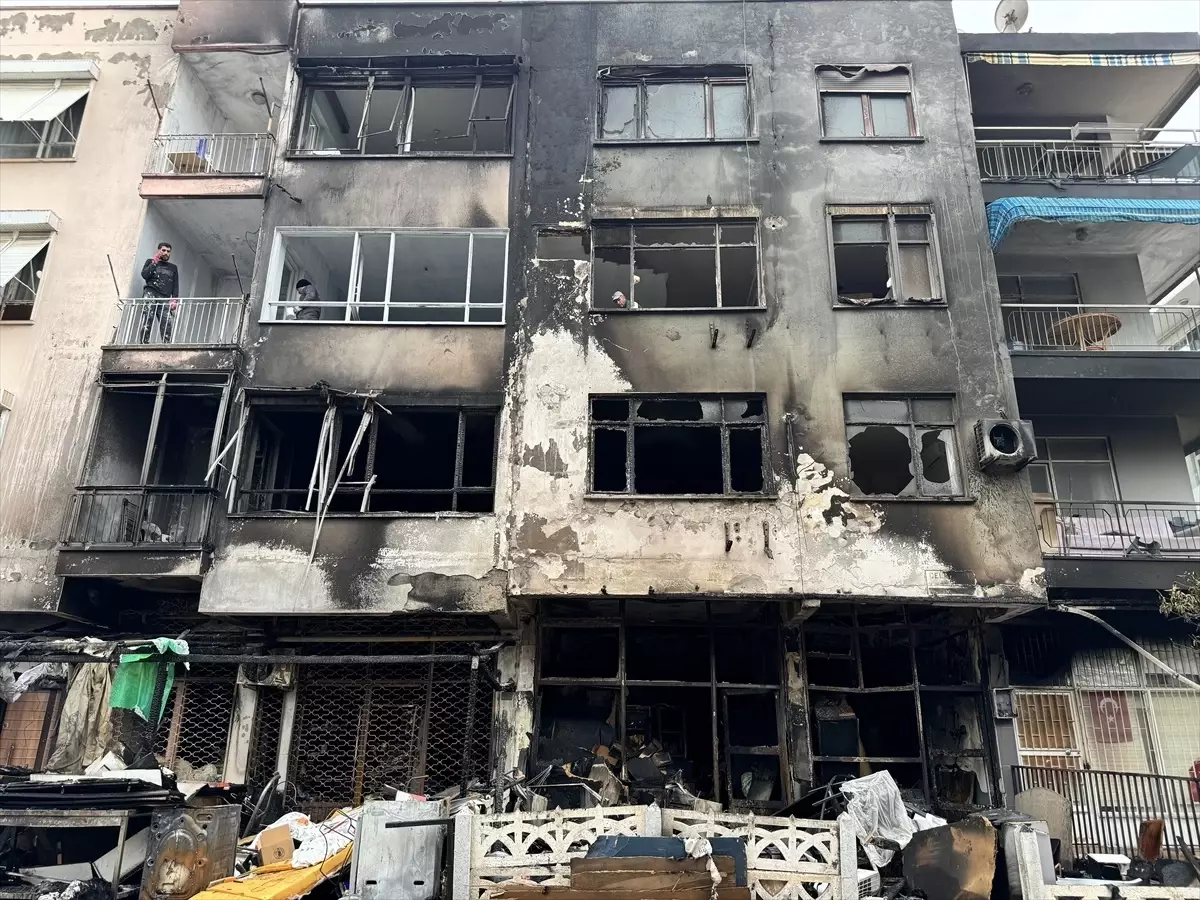 Muratpaşa’da Yangın: 1 Ölü, 2 Yaralı