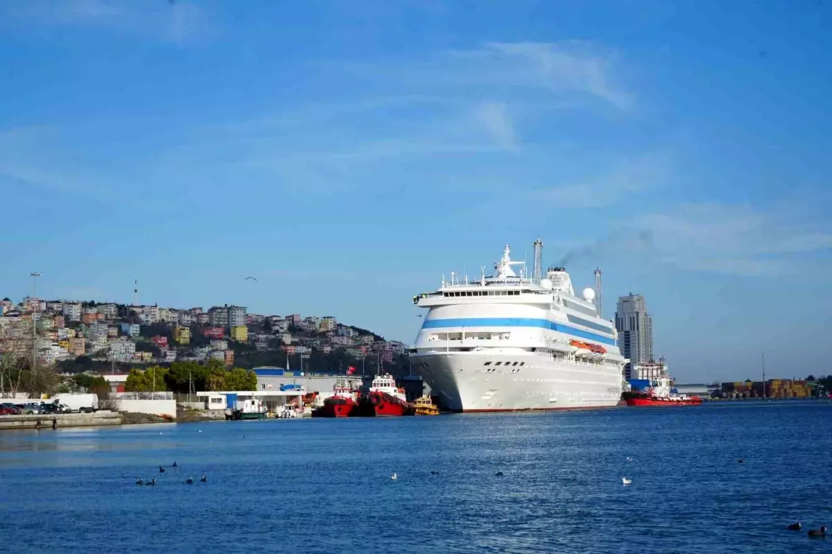 Samsun’a Rus Turist Taşıyan Kruvaziyer Geldi