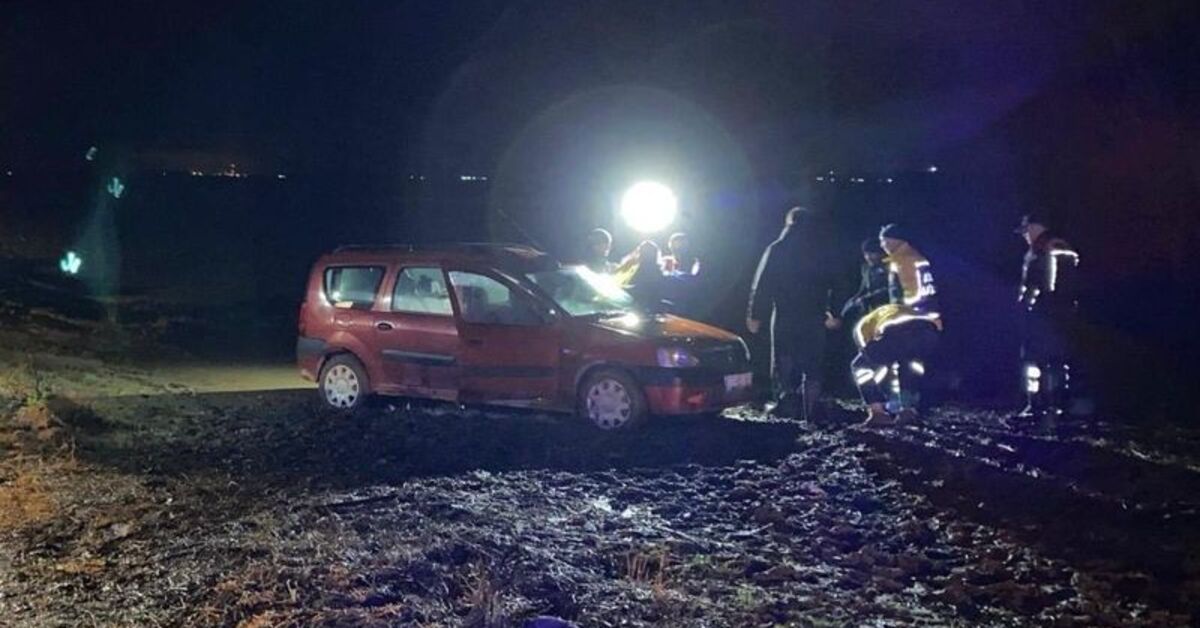 Tarladaki otomobilde ölü bulundu