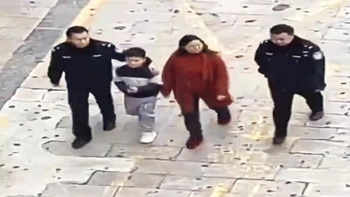 Çin’de torpil patlattı, arabalar havada uçuştu: Yaramazlık 28 milyon lira mal oldu