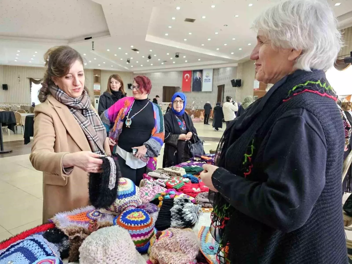 Gölcük’te Örgü Festivali Renkli Anlara Ev Sahipliği Yaptı