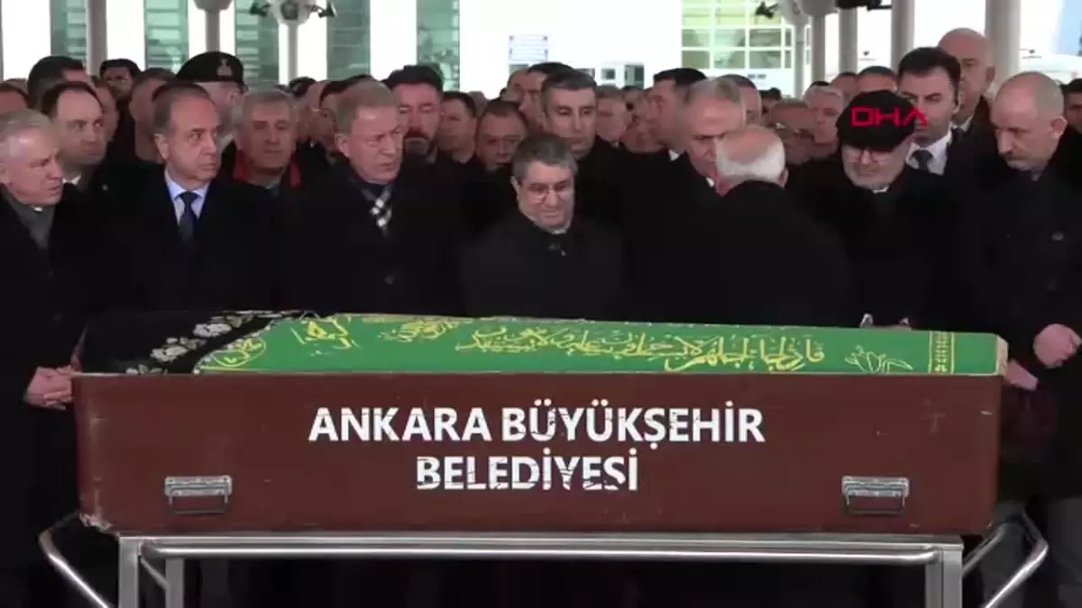 Kara Kuvvetleri Komutanı Selçuk Bayraktaroğlu’nun Annesi Son Yolculuğuna Uğurlandı