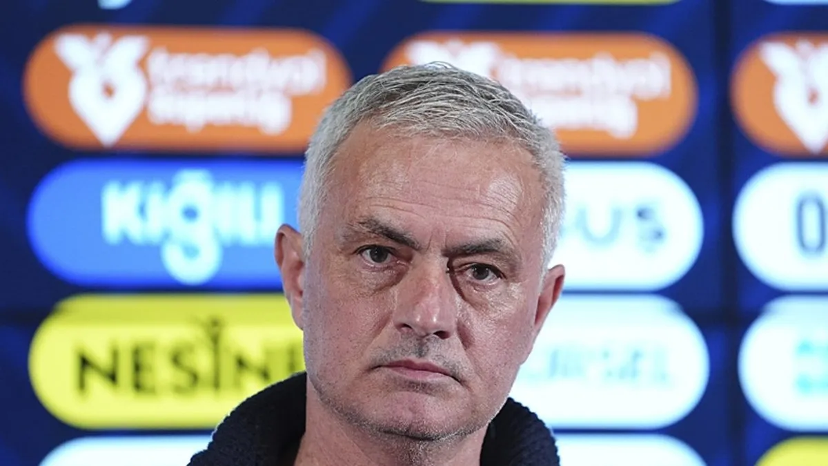 Mourinho’dan Saint-Maximin için olay sözler: “İstiyorsa photoshop yapsın, karın kası yapsın…”