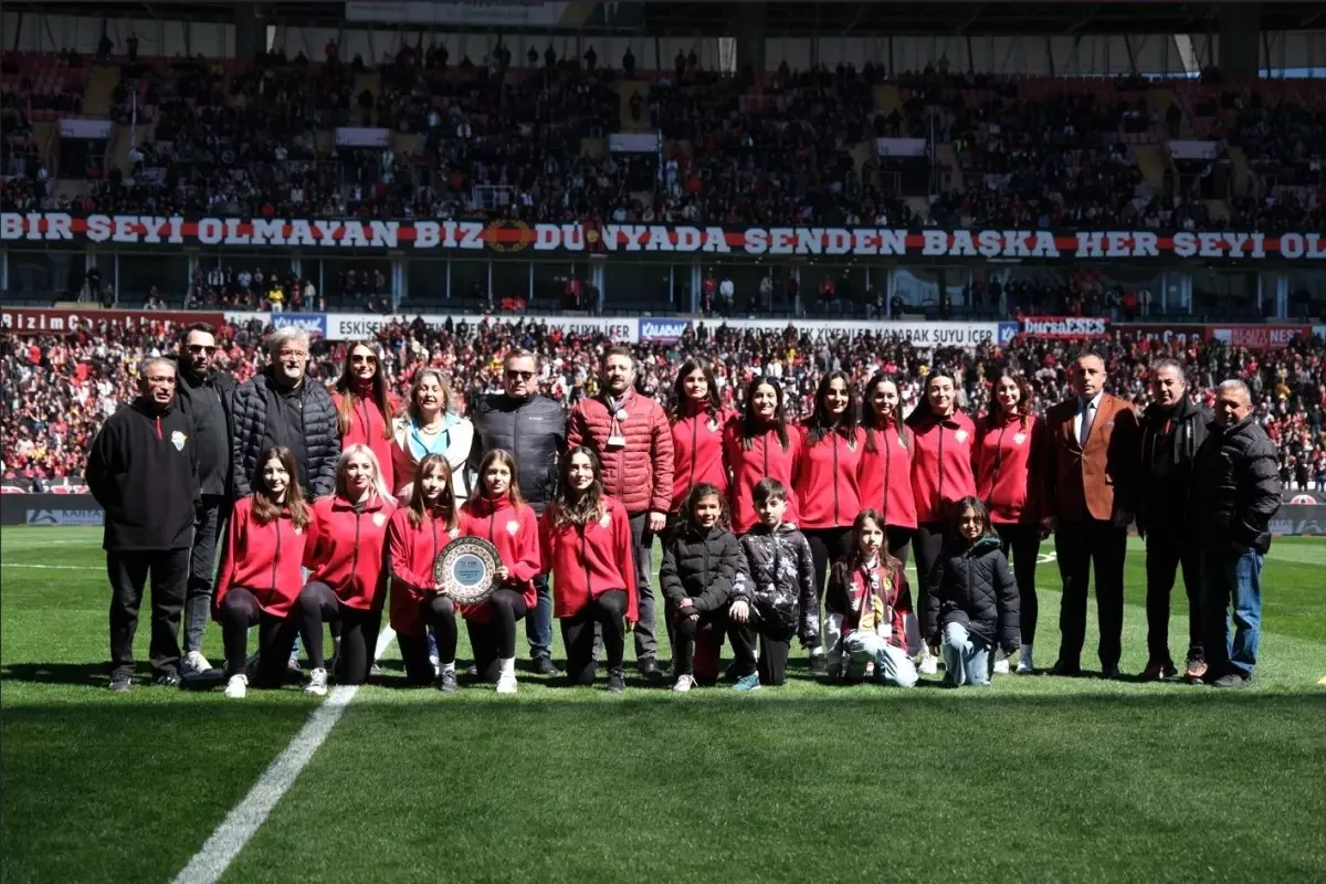 Odunpazarı Spor Kadın Hentbol Takımı Süper Lig’e Yükseldi